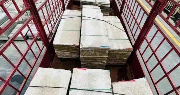 长治 黄金麻花岗岩荔枝面，光面毛板装车完成