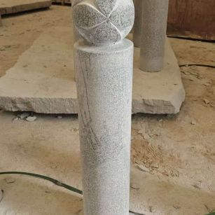 长治 芝麻白花岗岩石材挡车石柱、停车柱、圆柱挡车柱、方柱挡车柱等