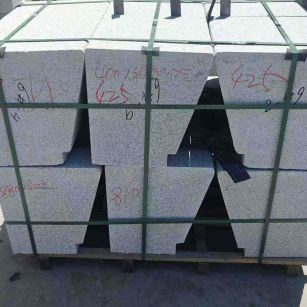 长治 芝麻白异形坐凳，石凳