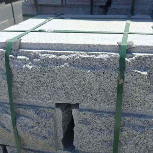 长治 芝麻白花岗岩自然面成品