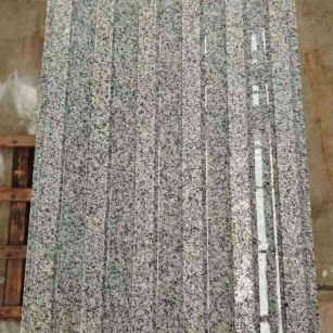 长治 芝麻白花岗岩荔枝面雕刻盲道，盲条