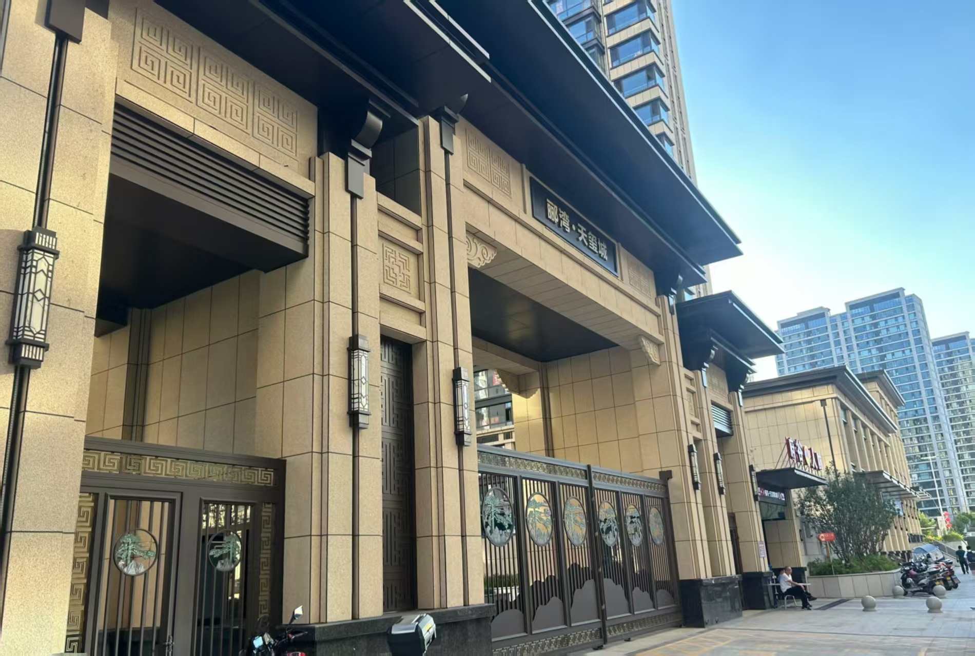 长治 黄金麻花岗岩荔枝面小区门楼外墙干挂