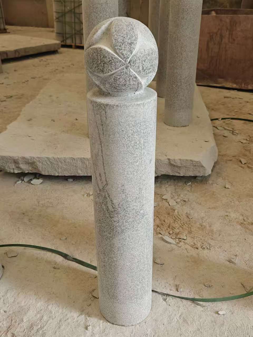 长治 芝麻白花岗岩石材挡车石柱、停车柱、圆柱挡车柱、方柱挡车柱等