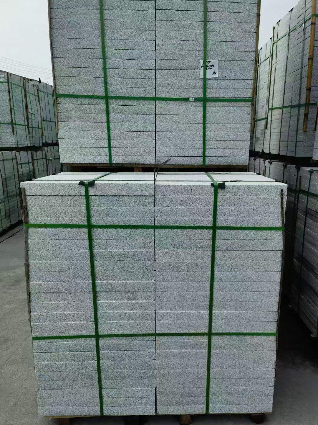 长治 芝麻白火烧，园林广场市政工程地铺石，1.8~5.0厚均有现货