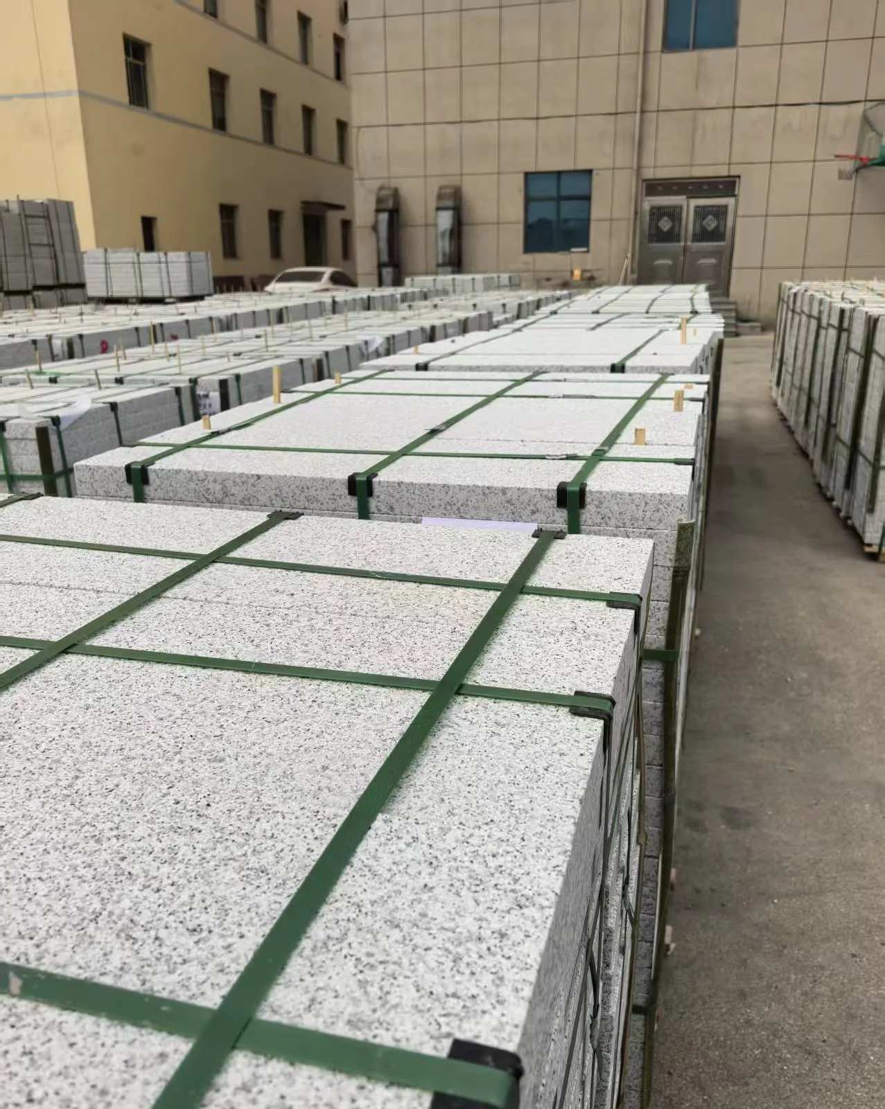 长治 白麻花岗岩5.0公分荔枝面地铺石