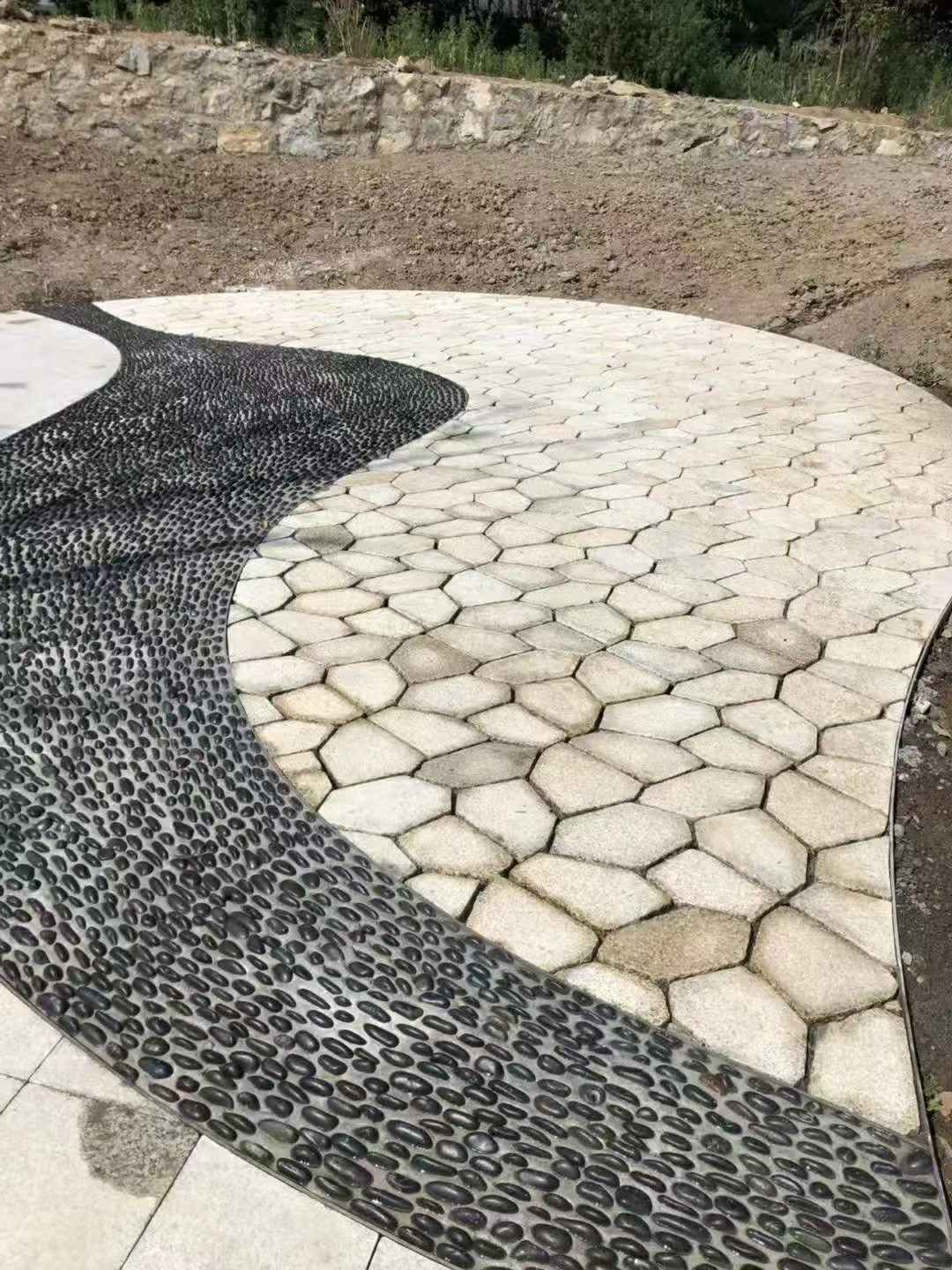 长治 黄金麻冰裂纹地铺石工地铺装案例