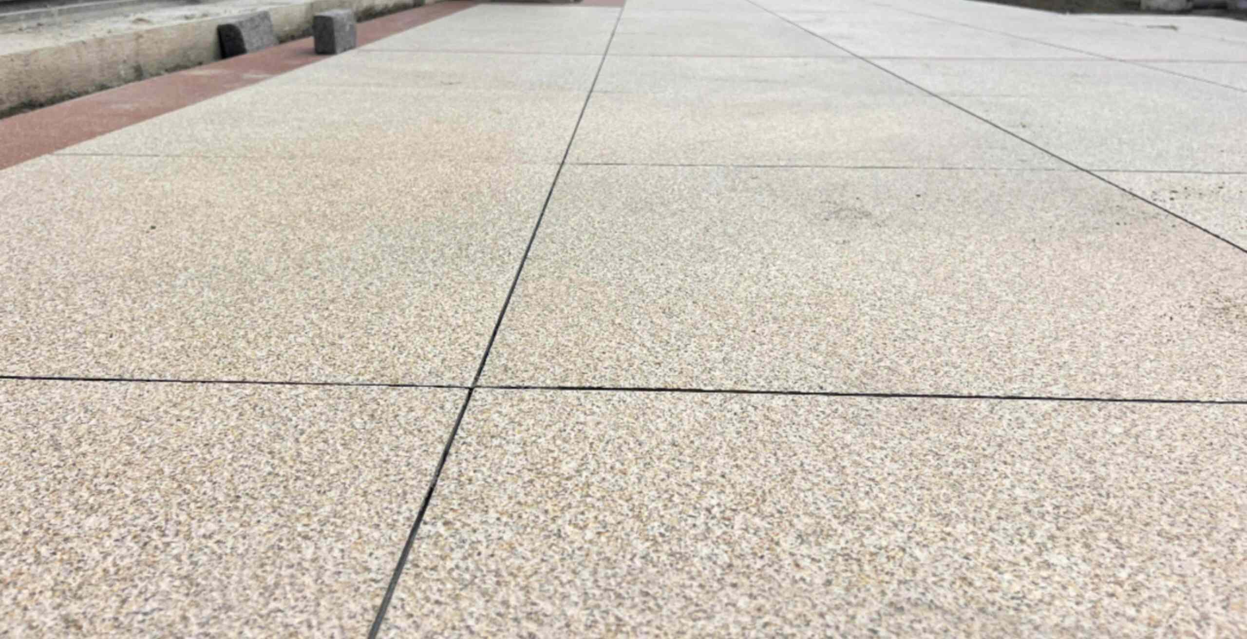 长治 黄金麻花岗岩石板材荔枝面地面铺装效果