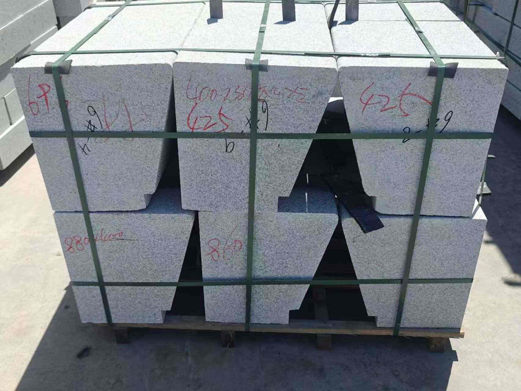 长治 芝麻白异形坐凳，石凳