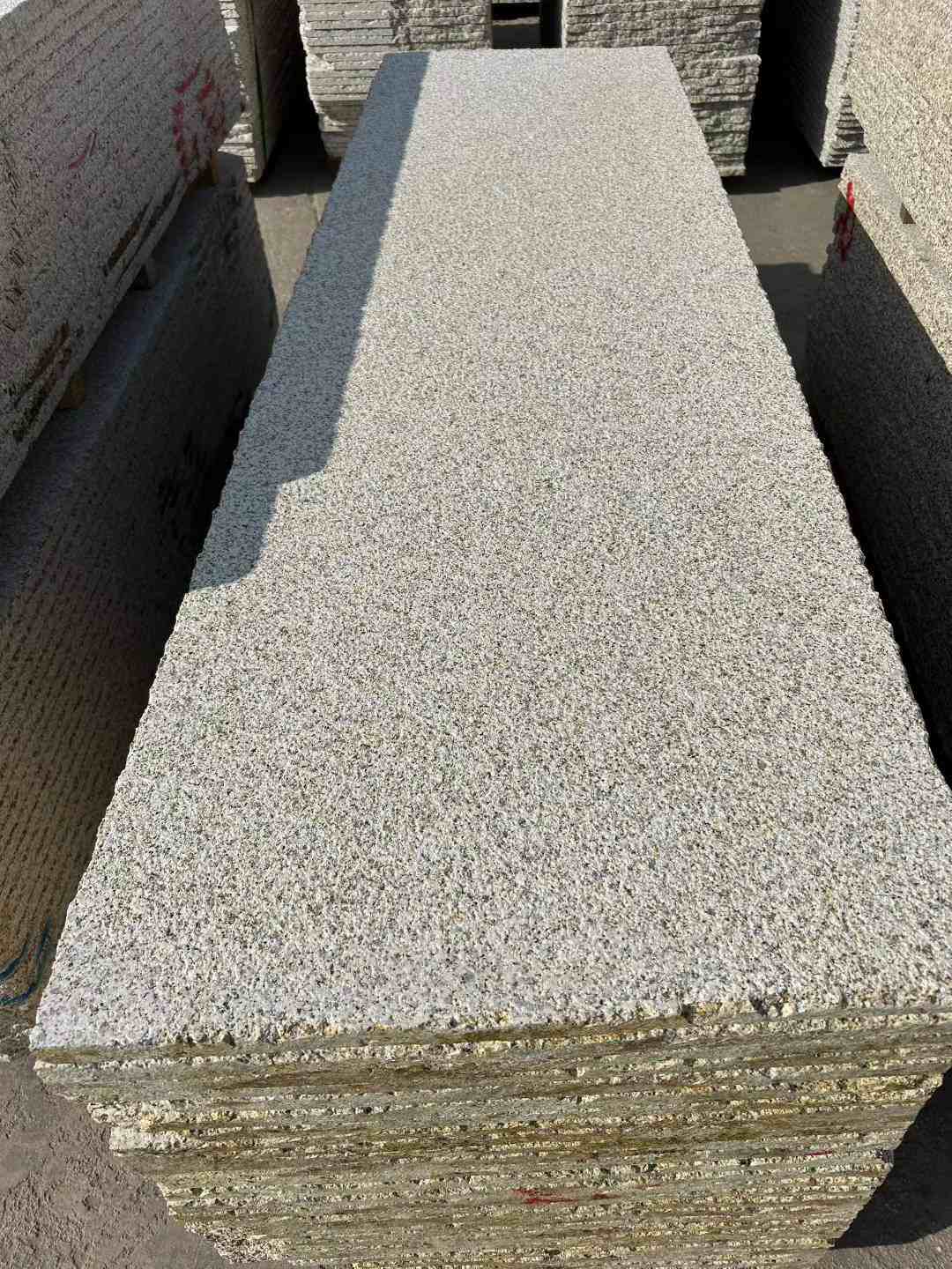 长治 黄金麻花岗岩荔枝面毛板，半成品