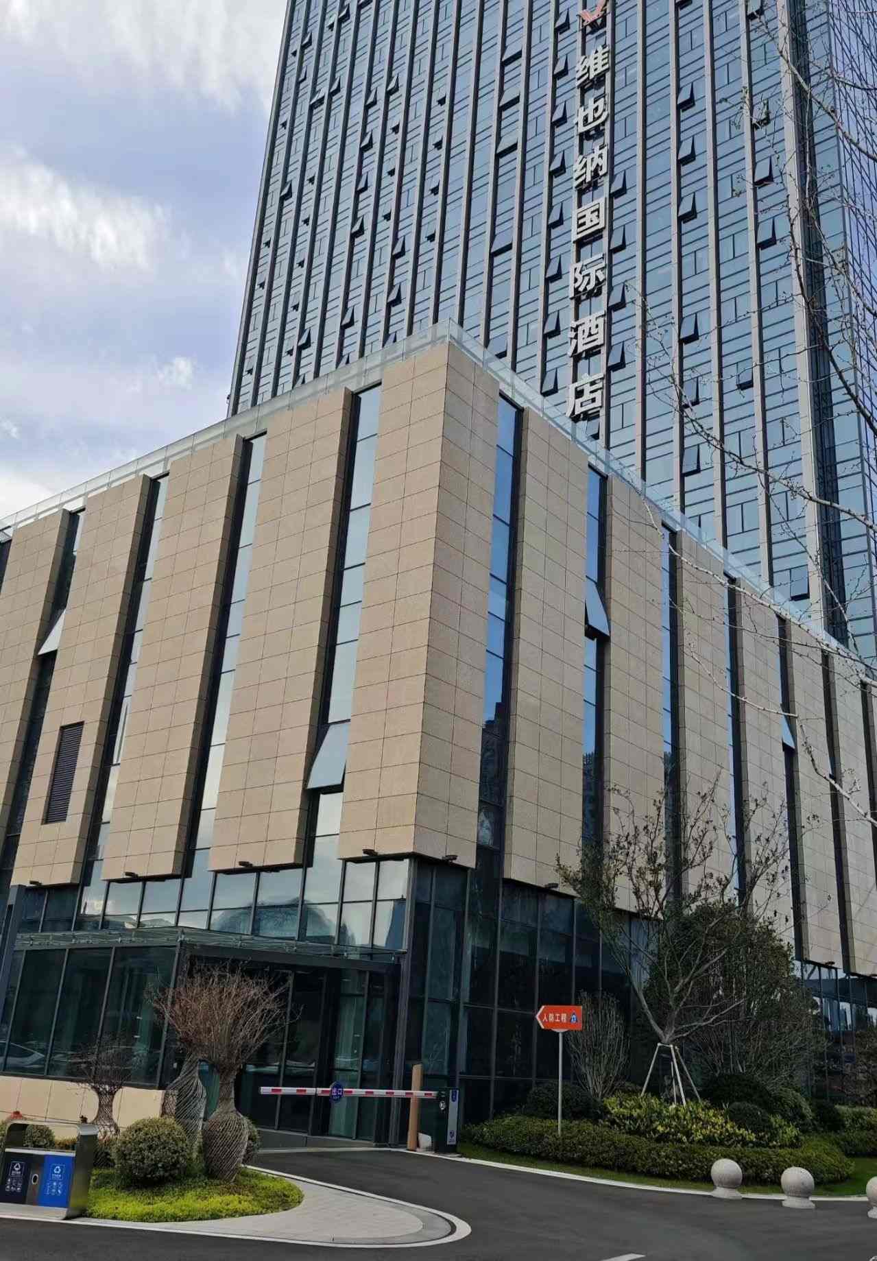 长治 黄金麻花岗岩外墙干挂