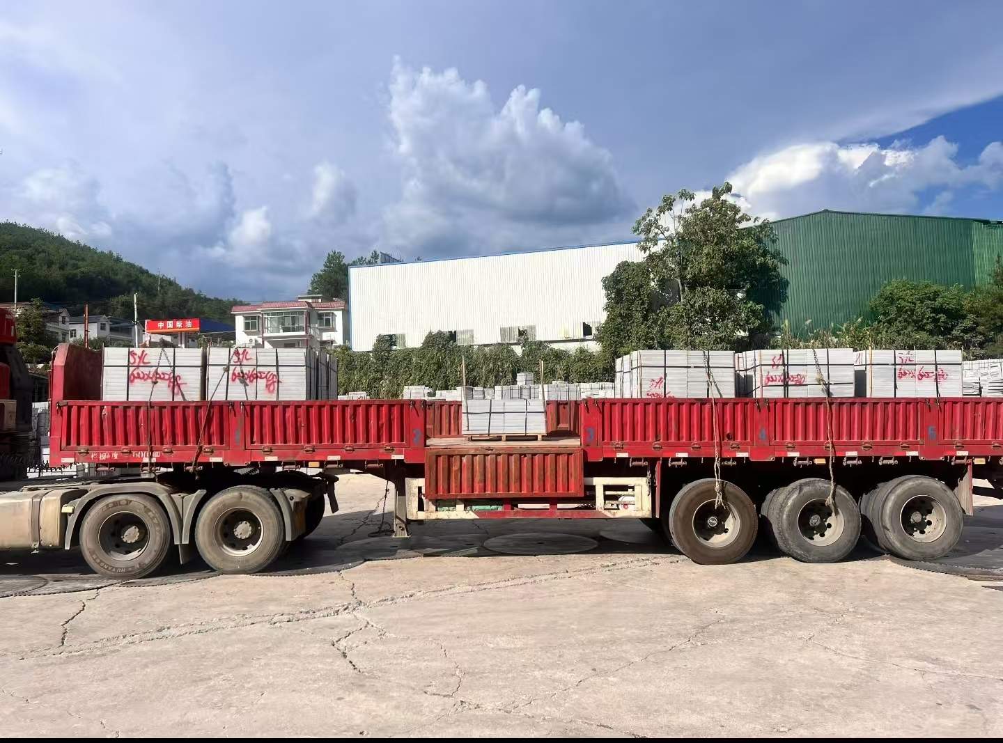 长治 芝麻灰花岗岩地铺石出货日常