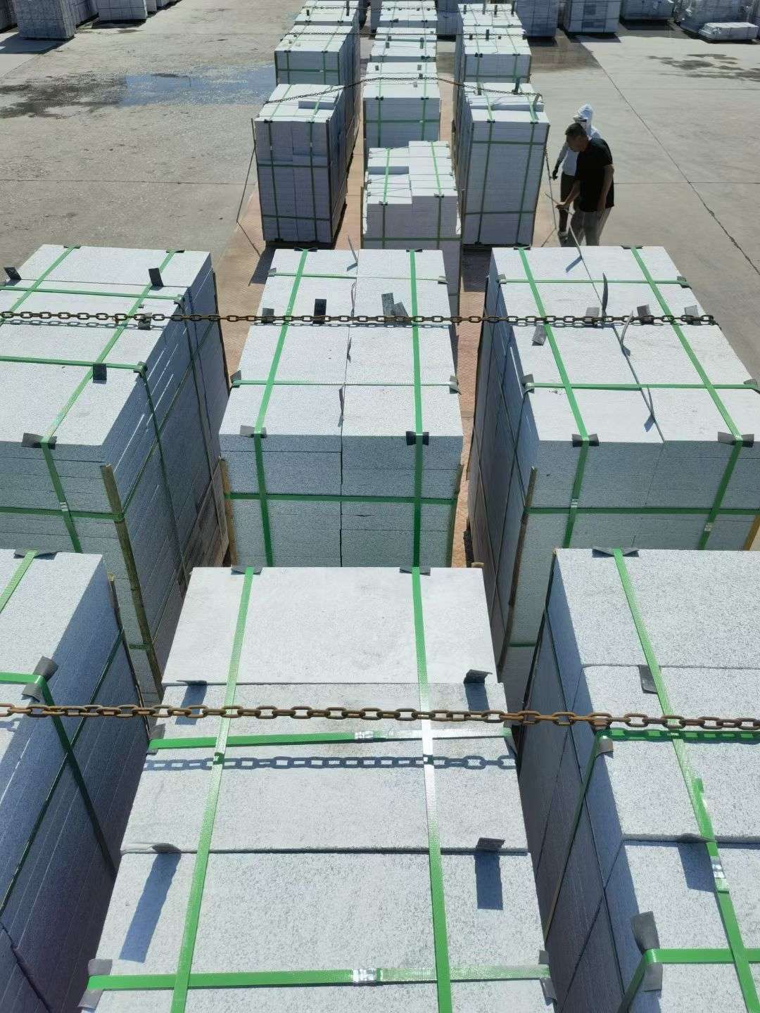 长治 芝麻白花岗岩5公分地铺石 花岗岩厂家工厂装车日常