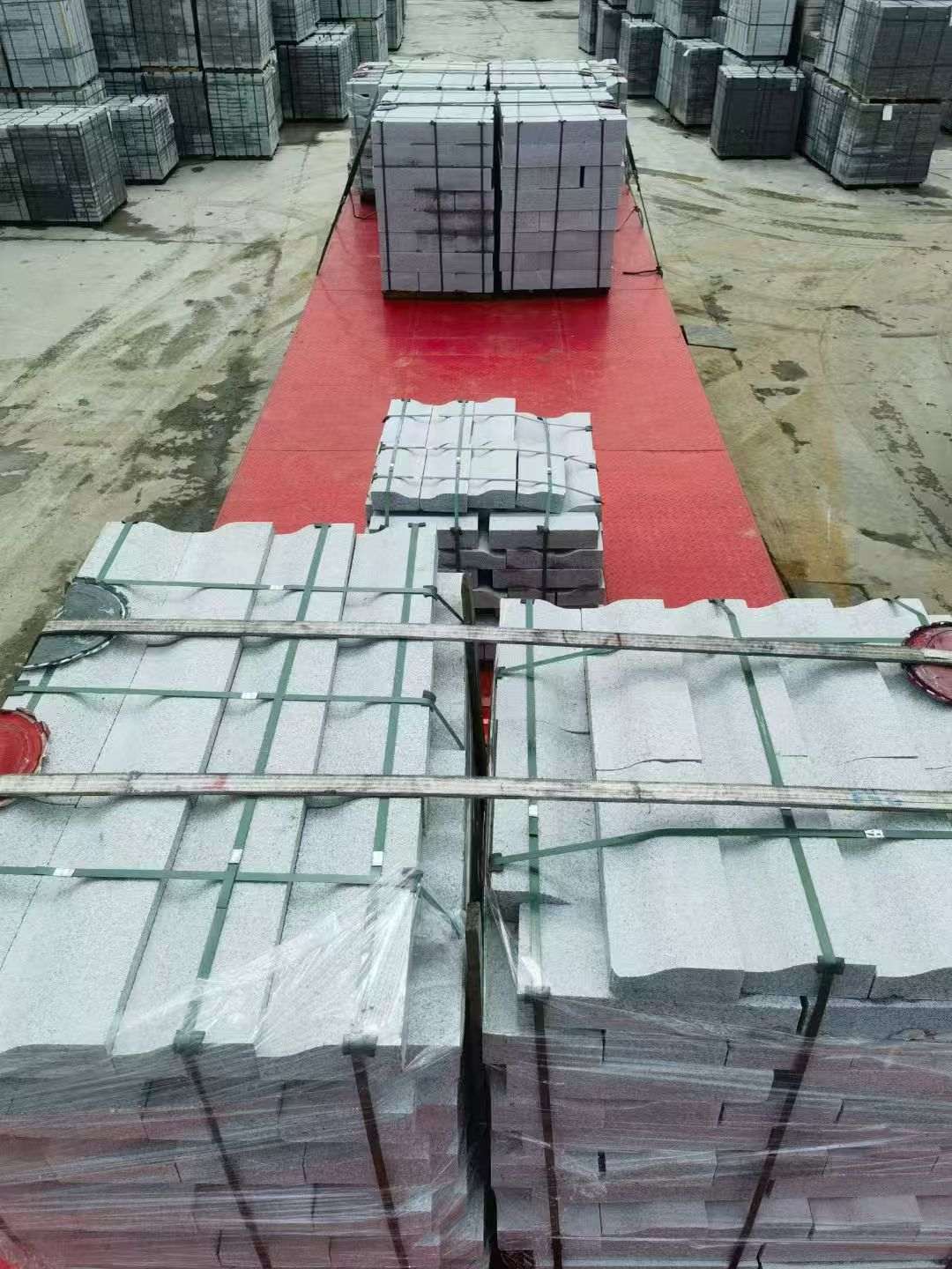 长治 芝麻白仿形加直形路沿石出货日常