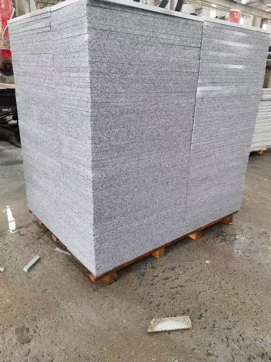 长治 芝麻白火烧面1.8厚300*600地铺石，尺寸标准，厚薄均匀