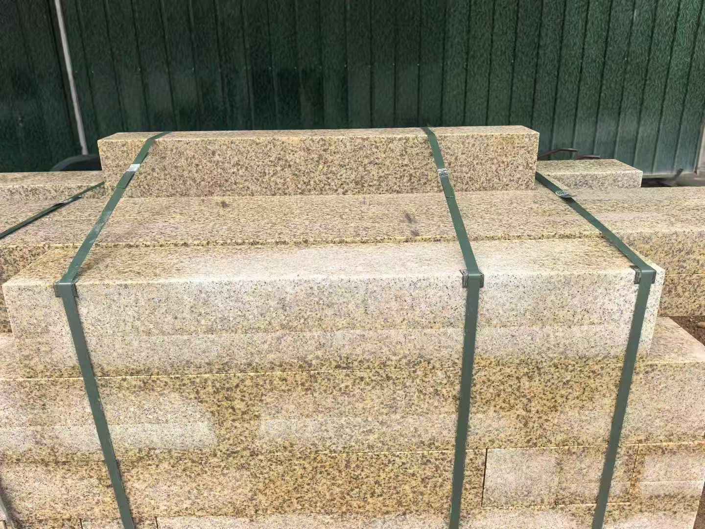 长治 黄金麻花岗岩石材机切面栏杆料半成品