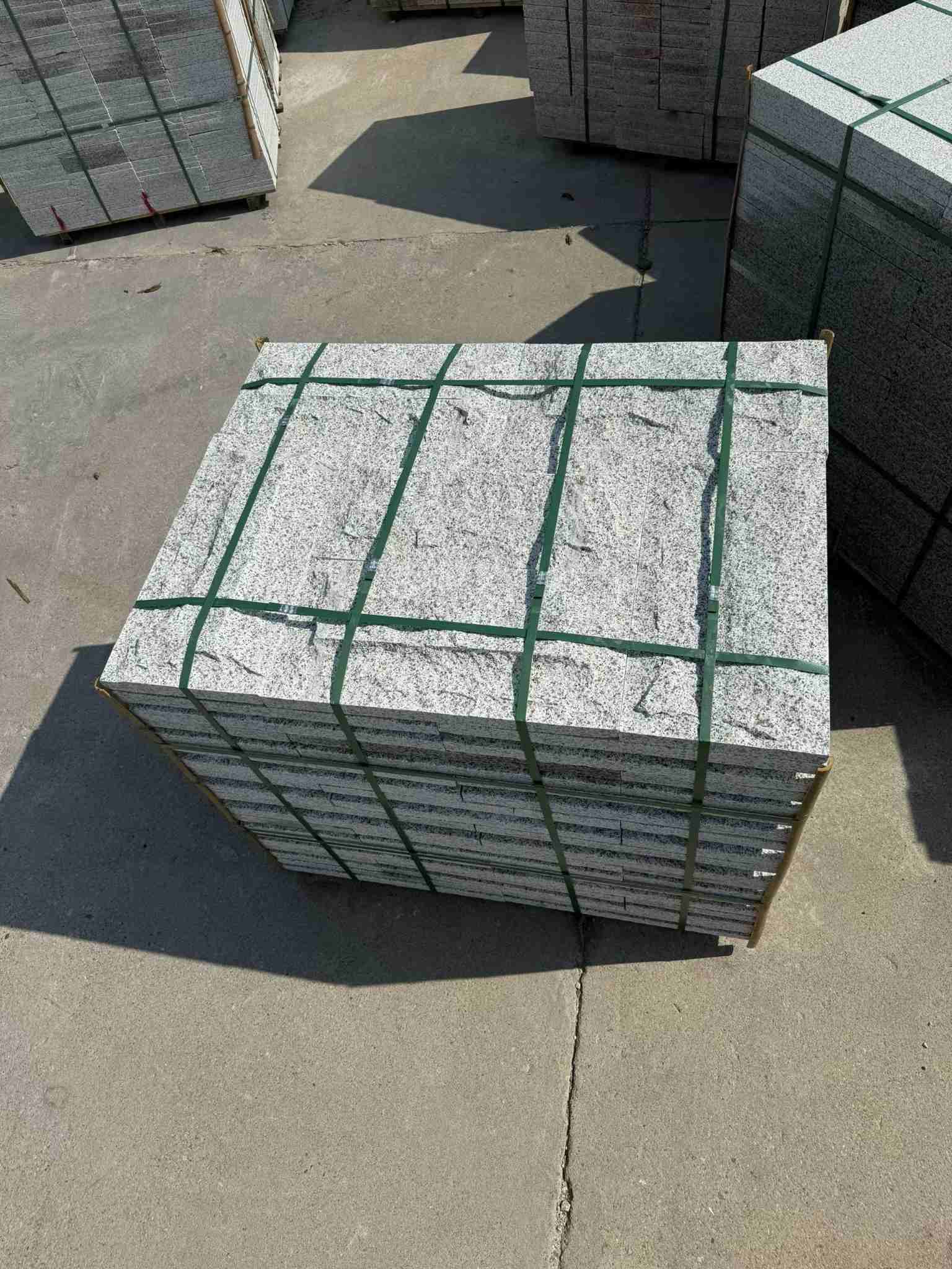 长治 白麻花岗岩石材自然面蘑菇石成品