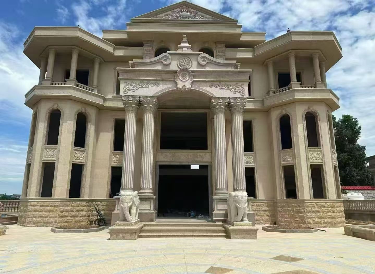 长治 黄金麻别墅外墙干挂，大柱，大象，蘑菇石，雕花板