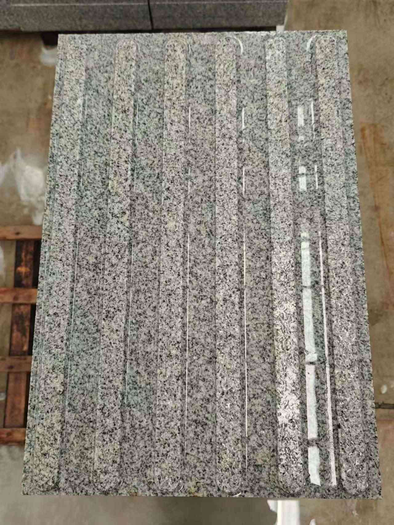 长治 芝麻白花岗岩荔枝面雕刻盲道，盲条