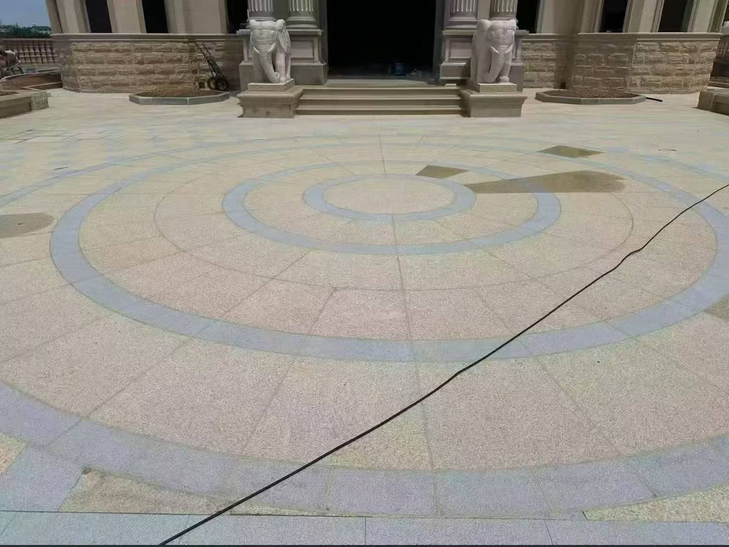 长治 黄金麻芝麻灰花岗岩石材地铺拼接效果